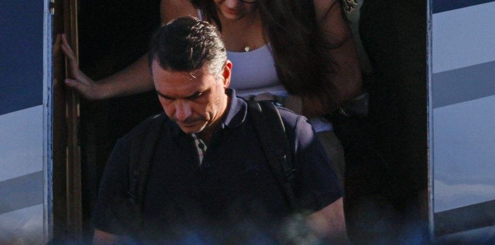 Flávio Bolsonaro e família chegam aos EUA após saída do Brasil pela Argentina