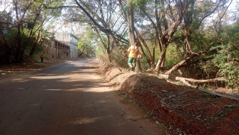 Força-tarefa da Comurg realiza limpeza no Córrego Cascavel e serviços de zeladoria em diversas regiões