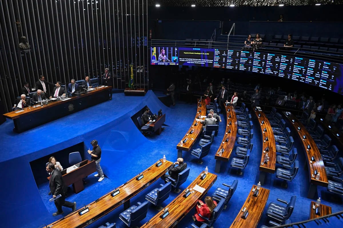 Senado realiza sessão para discussão e votação em primeiro turno da PEC do fim da escala 6x1; acompanhe ao vivo