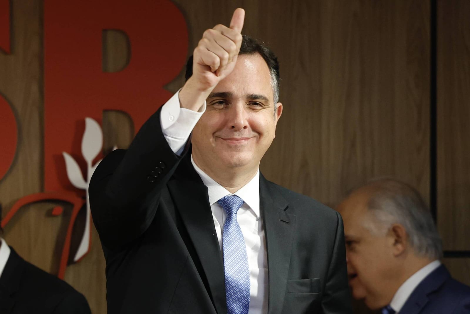 Alcolumbre quer indicar Pacheco ao TCU sem sabatina e com aprovação em plenário até quarta