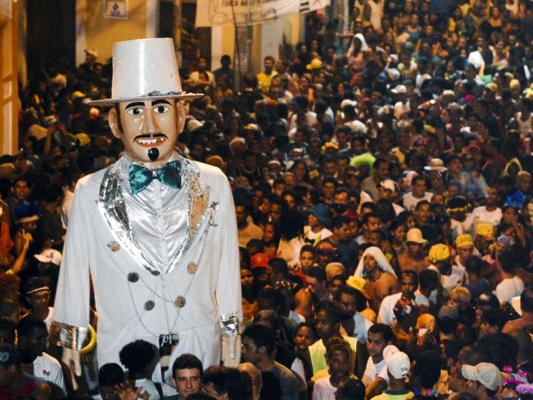CCJ aprova 10 projetos que criam datas e homenageiam manifestações e figuras históricas
