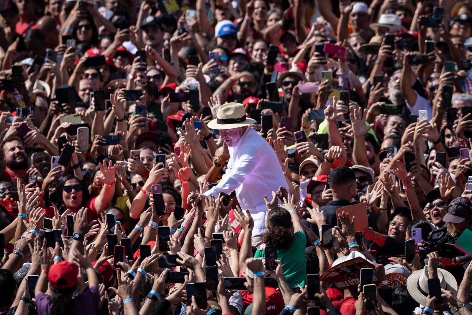 Lula lidera atenção nas redes sociais na largada da campanha