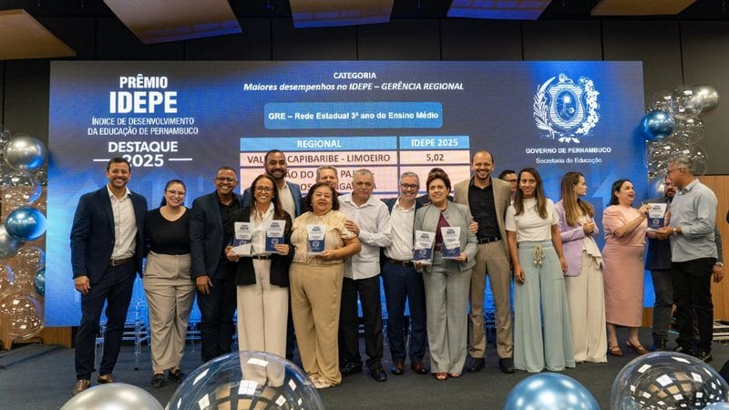 Governo de PE entrega 138 prêmios do Idepe 2025 a escolas, municípios e GREs