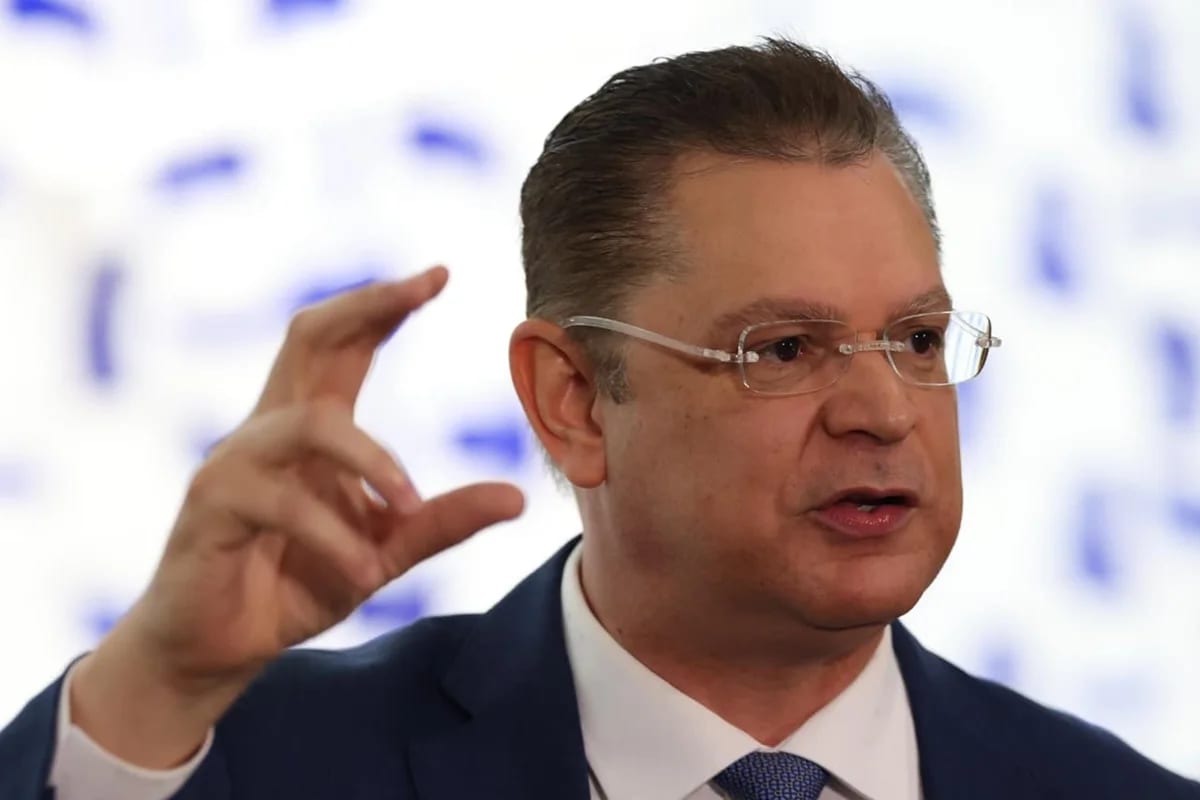 PEC 6x1: líder do PL promete pagamento por hora se Flávio for eleito