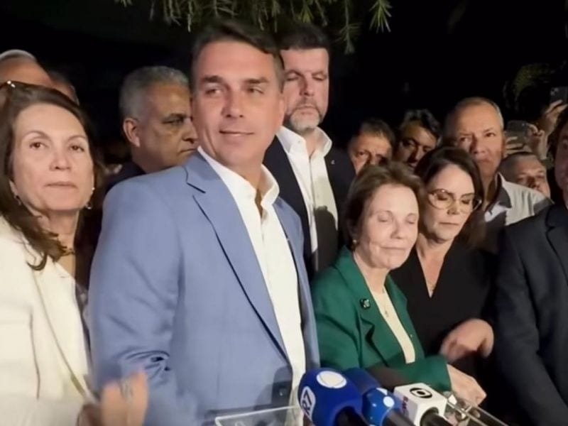 Flávio Bolsonaro defende ampla reforma do Estado e promete mudanças na Constituição com segurança jurídica e respeito às