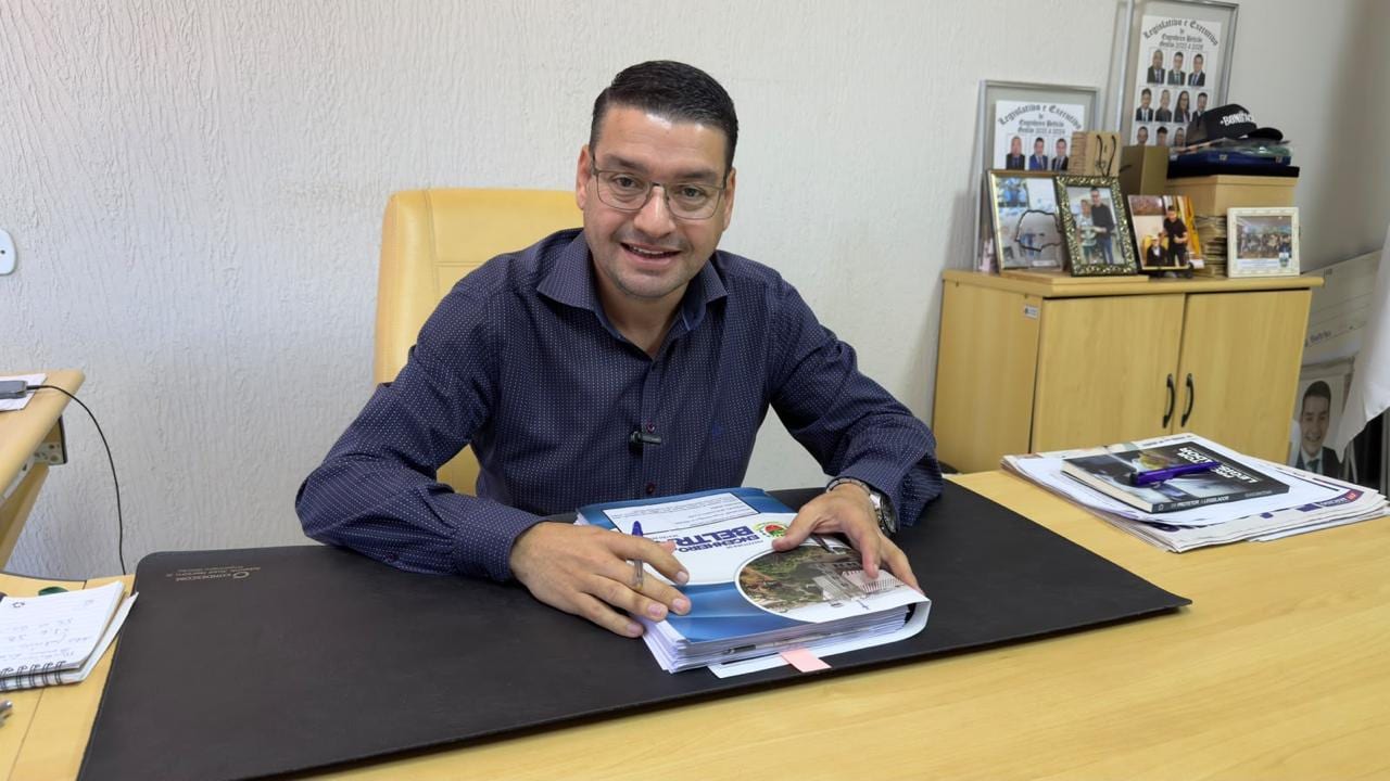 Prefeito Júnior Garbim assina convênio de R$ 298 mil para triciclo de sinalização