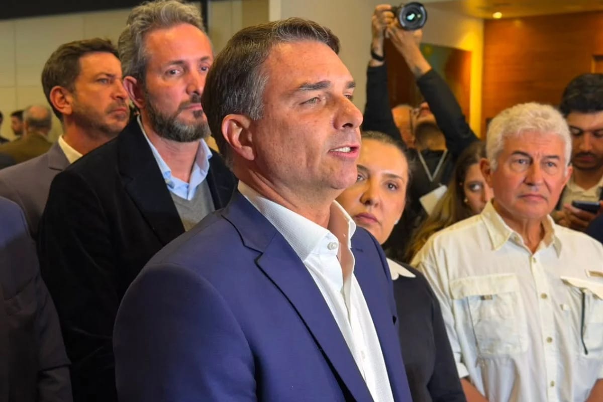 Flávio evita atacar STF em jantar com mercado