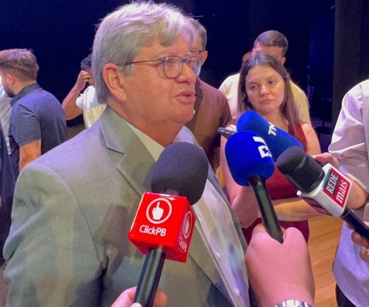 João Azevêdo desconversa sobre possibilidade de cargo no governo Lula