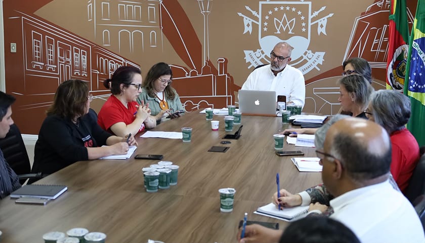 Sinprosm se reúne com prefeito Rodrigo Decimo e cobra reposição salarial e melhorias
