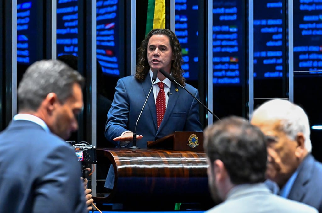 Veneziano comemora aprovação na CCJ da PEC que acaba com a escala 6×1