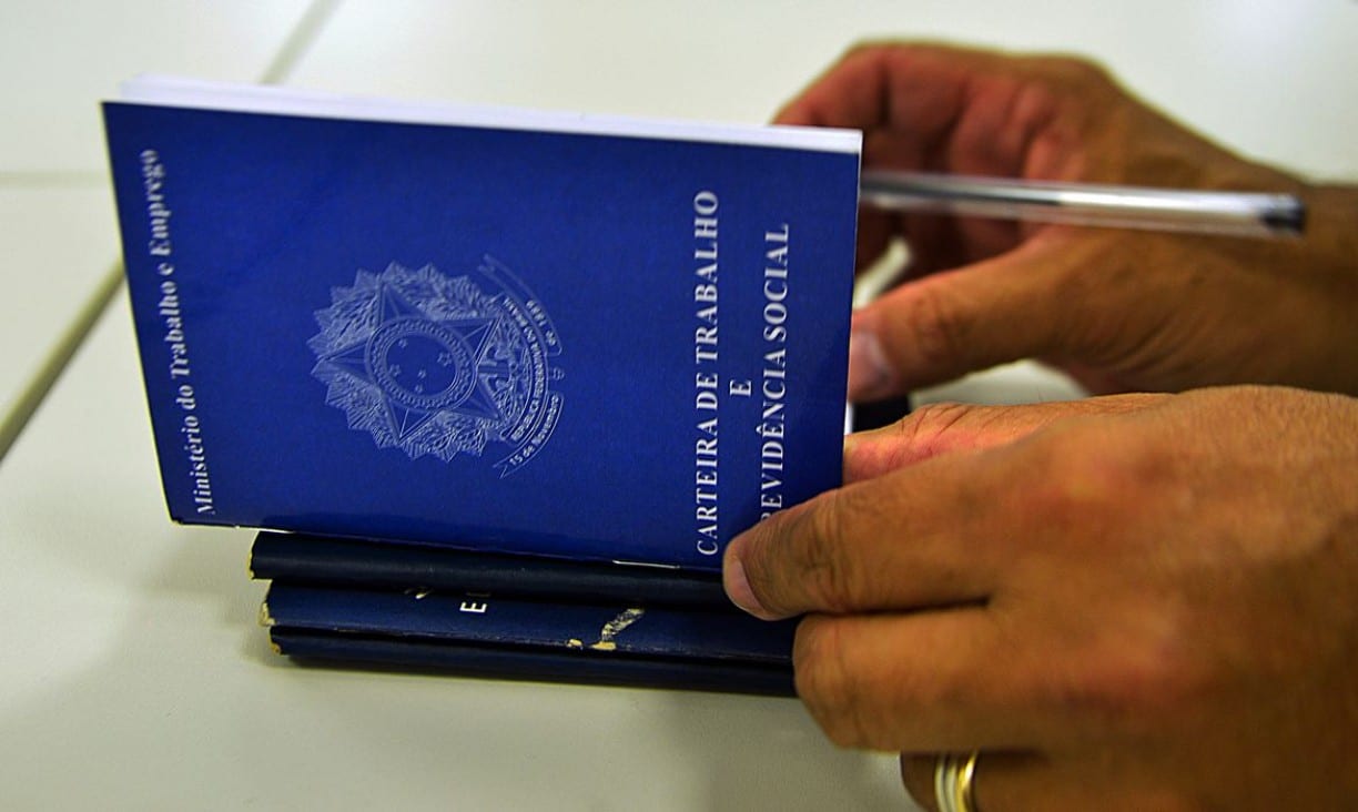 Taxa de desemprego no Brasil é menor para trimestre até setembro desde 2012