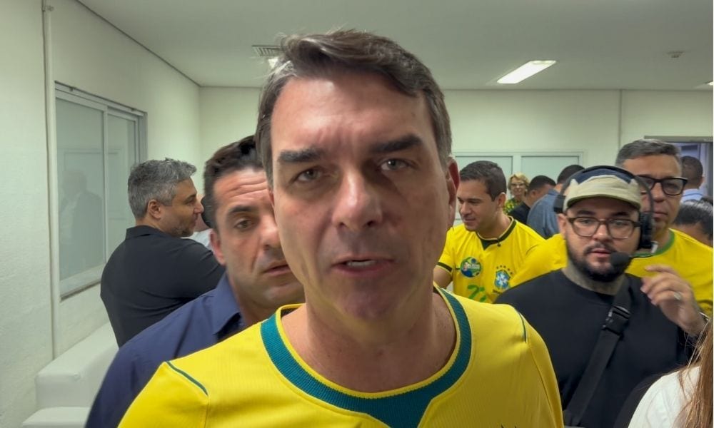 Flávio faz motociata em Angra e diz que é preciso ‘destravar amarras ambientais’