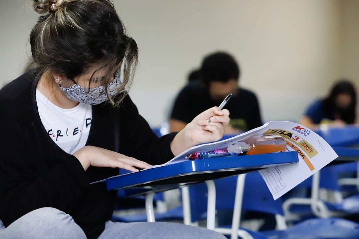 PE no Campus oferta mil bolsas de auxílio para universitários de baixa renda