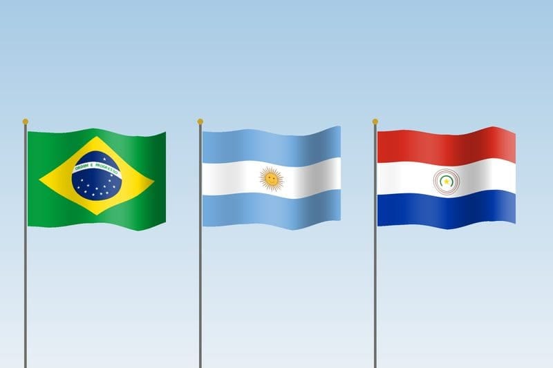 Voto de brasileiros em Puerto Iguazú e Ciudad del Este favorece Flávio Bolsonaro; Lula vence em Buenos Aires