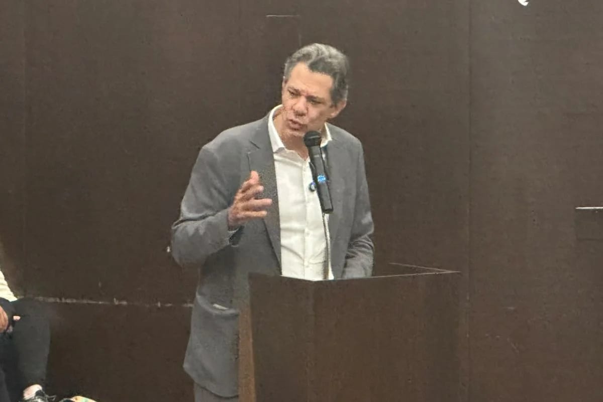 Haddad diz que usou sua carteira da OAB “para o Lula” em aula na USP