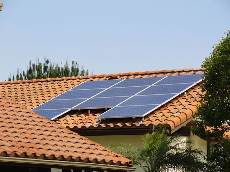 Prefeitura de Talismã vai gastar R$ 128 mil com manutenção de painéis solares