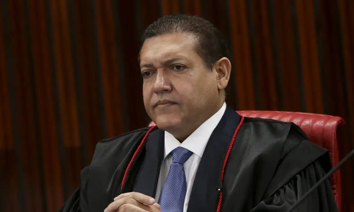 “O ideal é não mudar as regras às vésperas da eleição, mas pode ser necessário”, diz o presidente do Tribunal Superior E