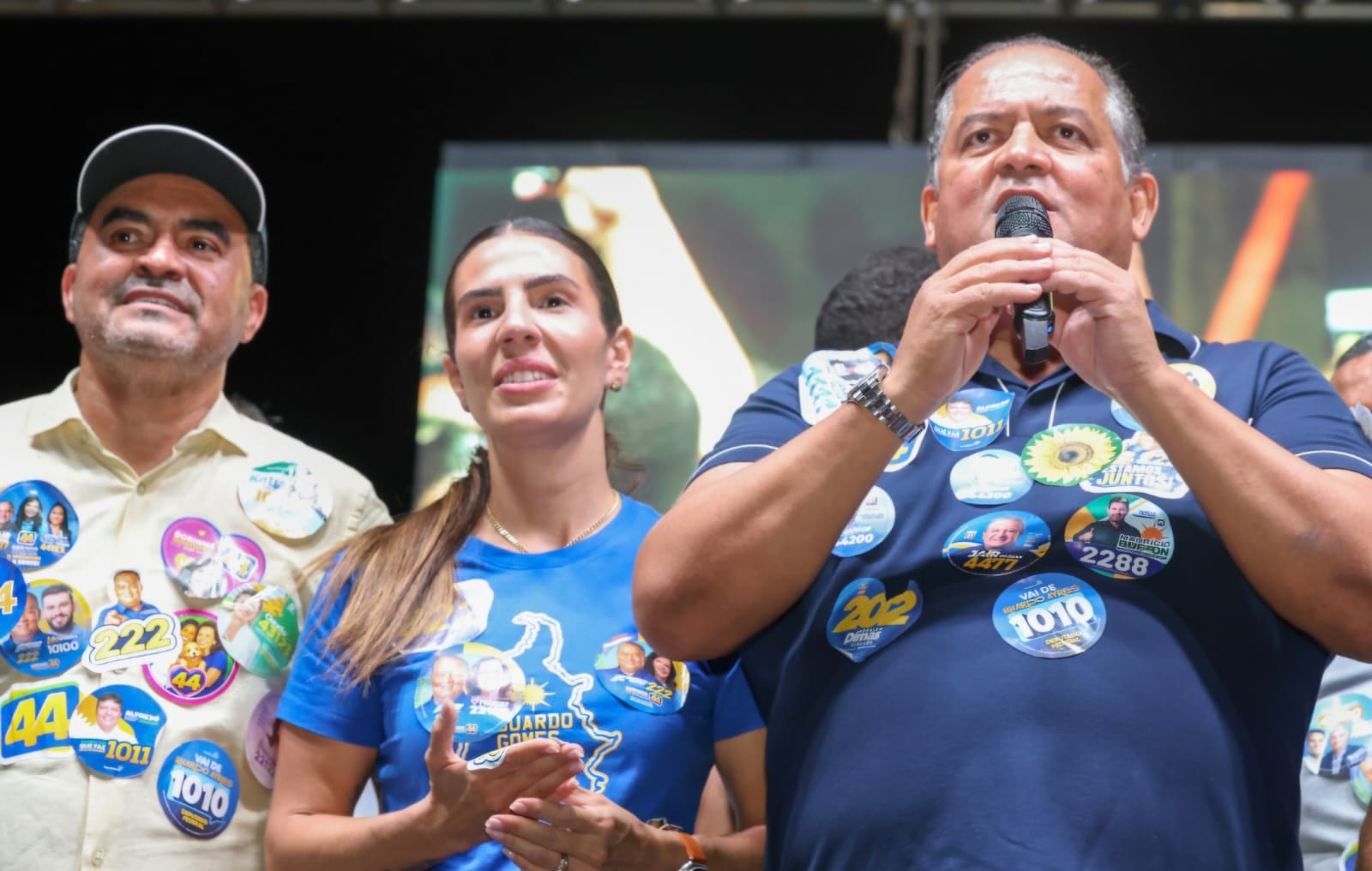 Eduardo Gomes faz comício em Aureny III e reforça campanha ao Senado