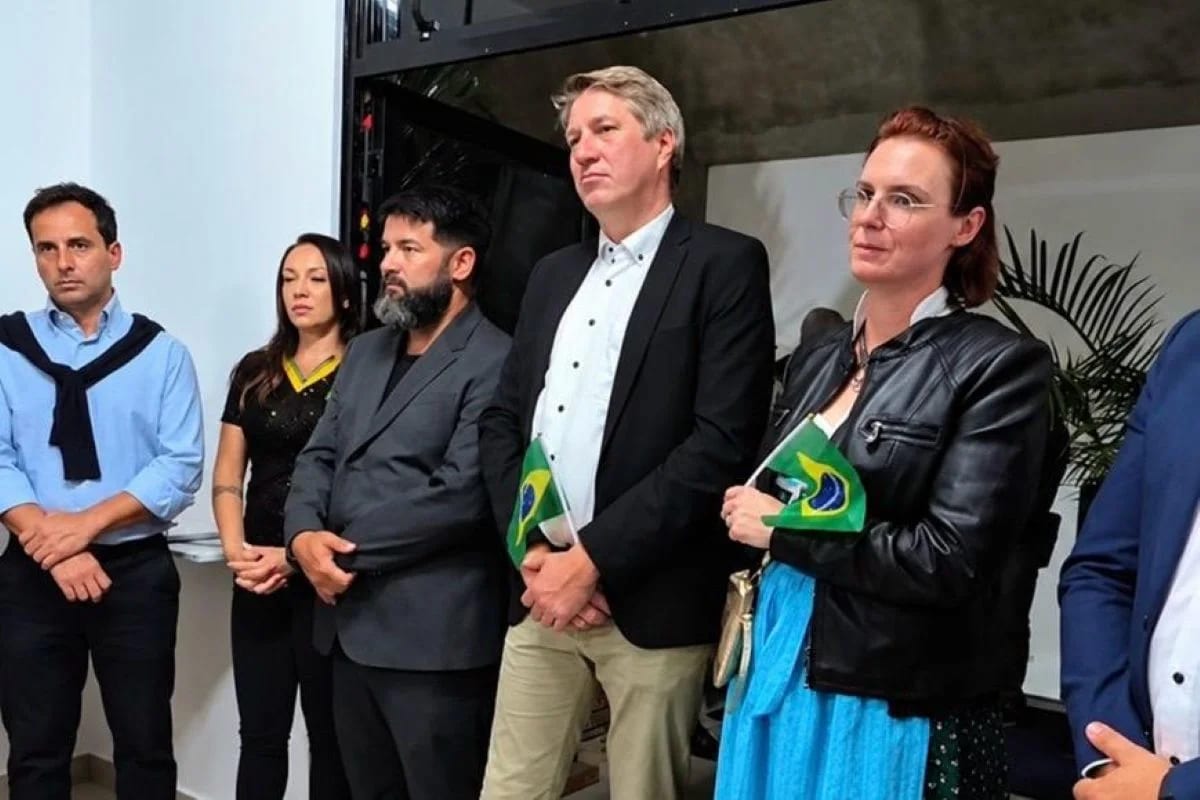 Delegação alemã é recebida com hino nazista durante evento da prefeitura