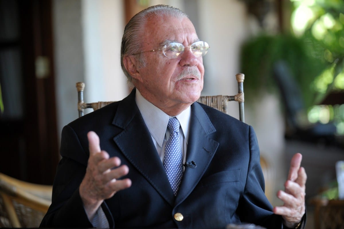 José Sarney, 96, viaja a São Paulo para check-up após pneumonia