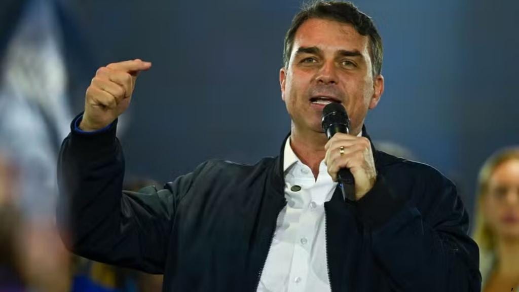 Flávio Bolsonaro busca apoio do mercado financeiro em SP