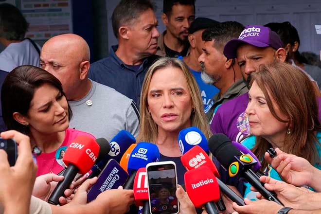 Terror das feministas: radicais, deputadas conservadoras disputam poder na extrema direita