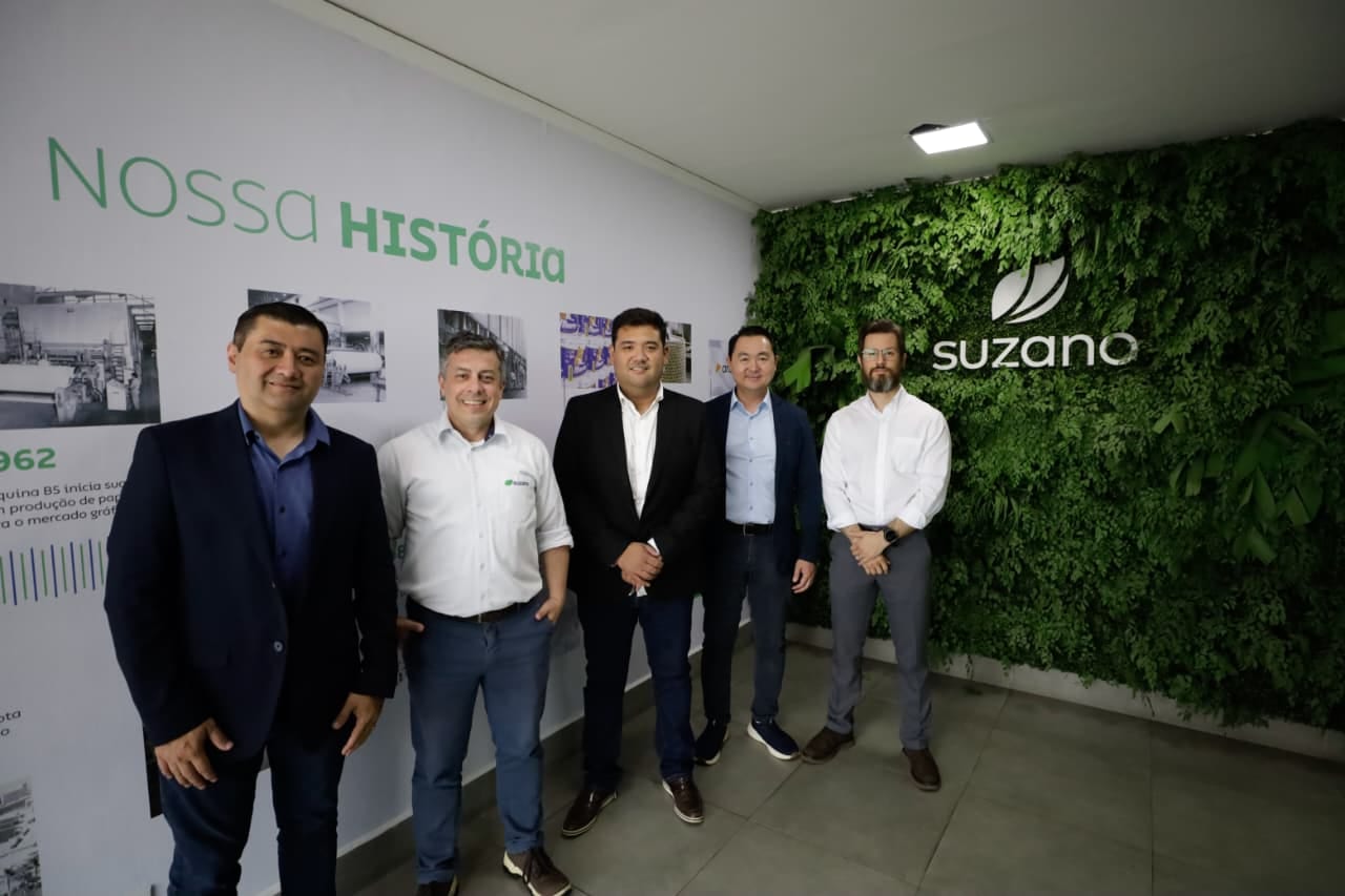 Prefeito e deputado estadual Ashiuchi visitam unidade da empresa Suzano S/A e conhecem nova direção industrial
