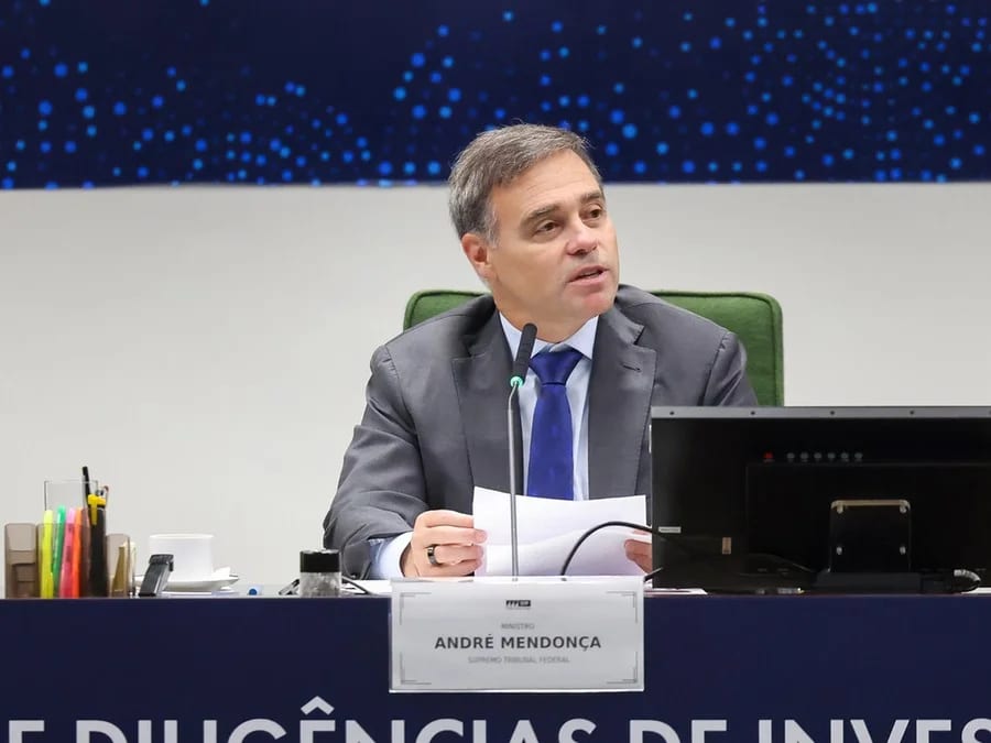 Moraes e Mendonça batem boca após decisão sobre mensagens de Vorcaro