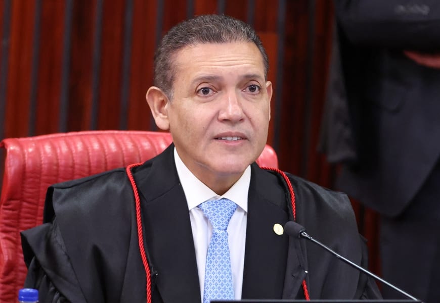 Mensagens citam ‘Kassio’ e quarto com prostitutas em festa de Vorcaro, relata colunista