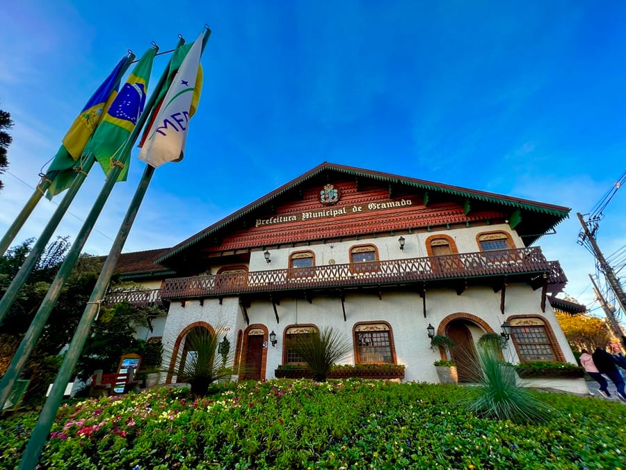 Após anulação, Gramado define nova banca e retoma concurso da Educação com 191 vagas imediatas
