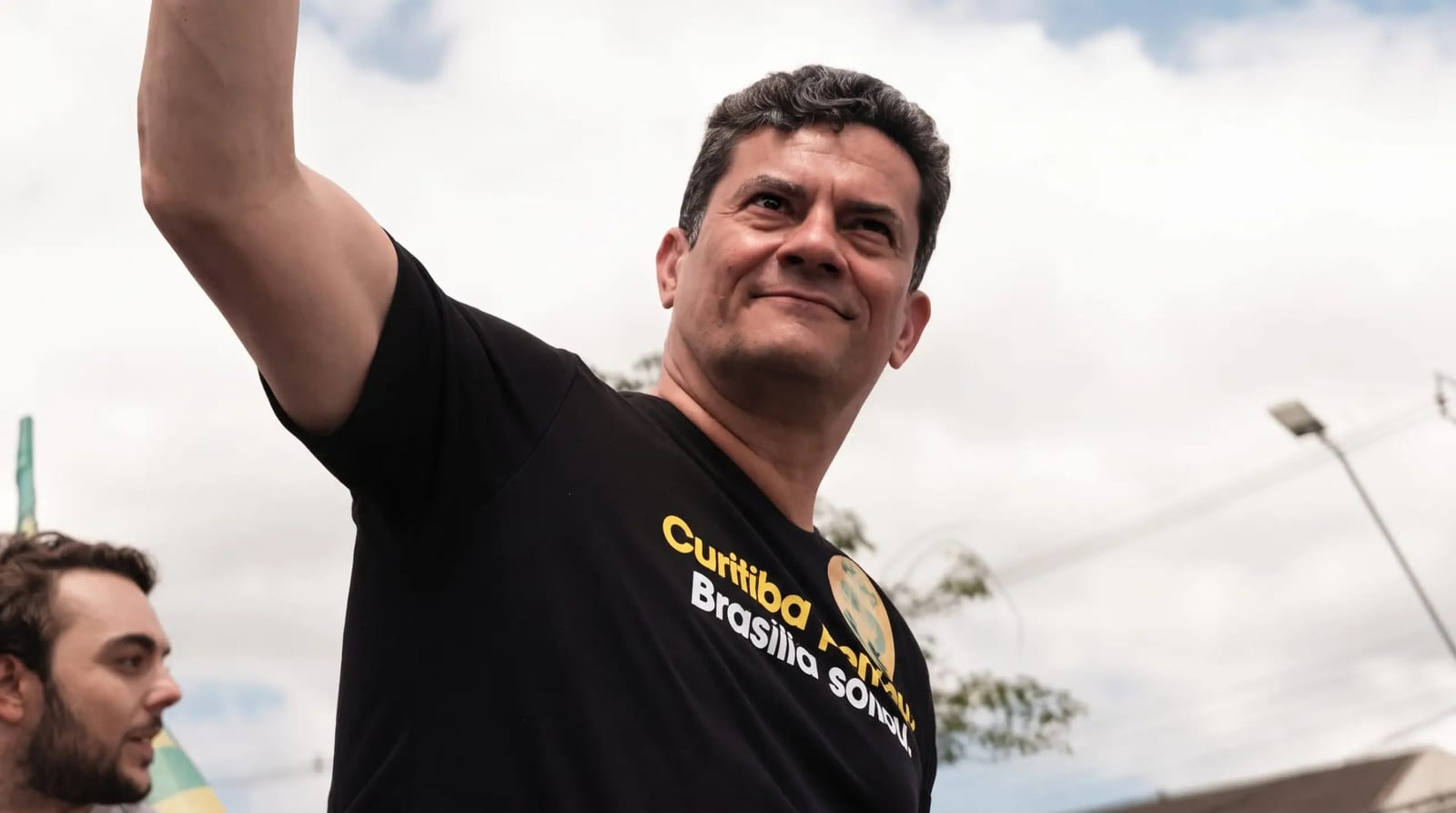 Moro vota em Curitiba e projeta vitória de Flávio