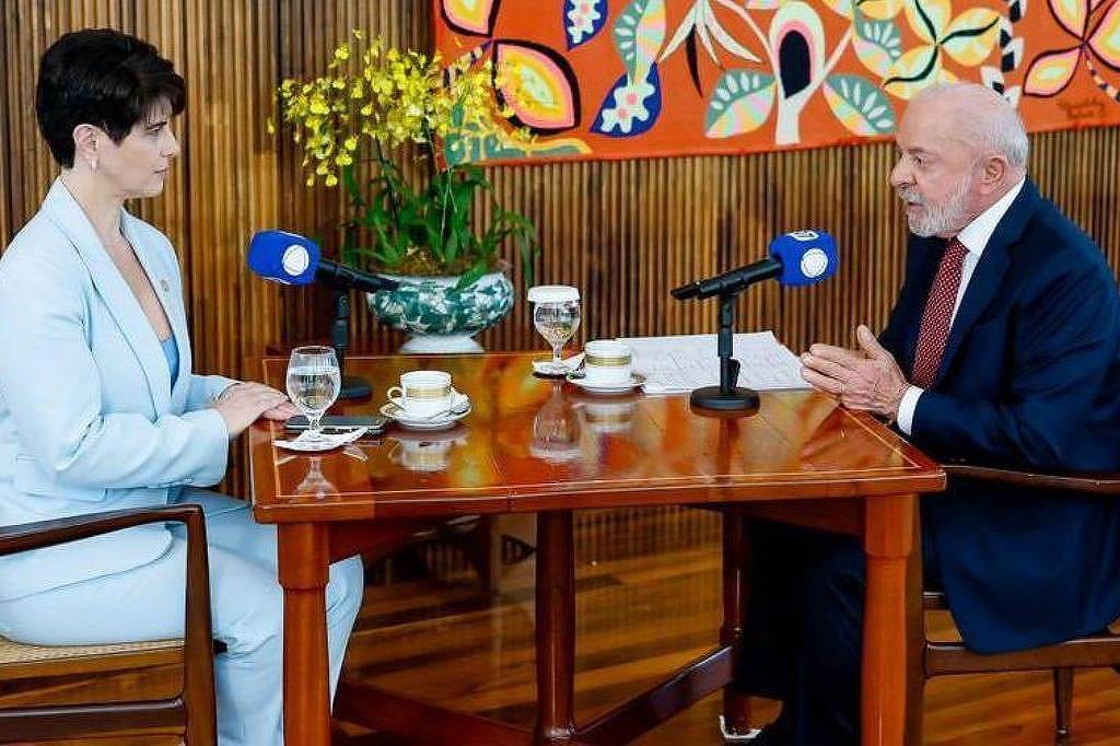 Flávio Bolsonaro aciona TSE para proibir que Lula utilize Alvorada para conteúdo eleitoral