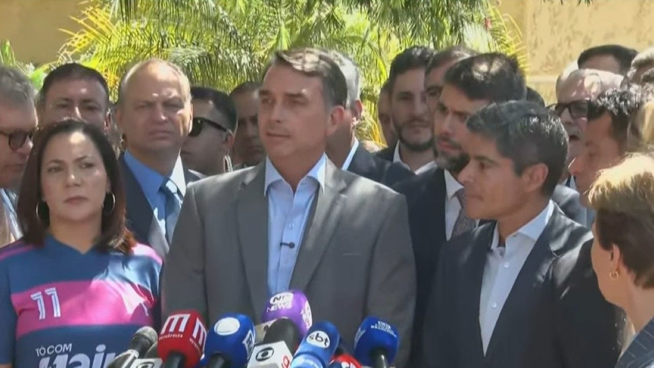 Flávio lista mudanças prioritárias na Constituição se eleito