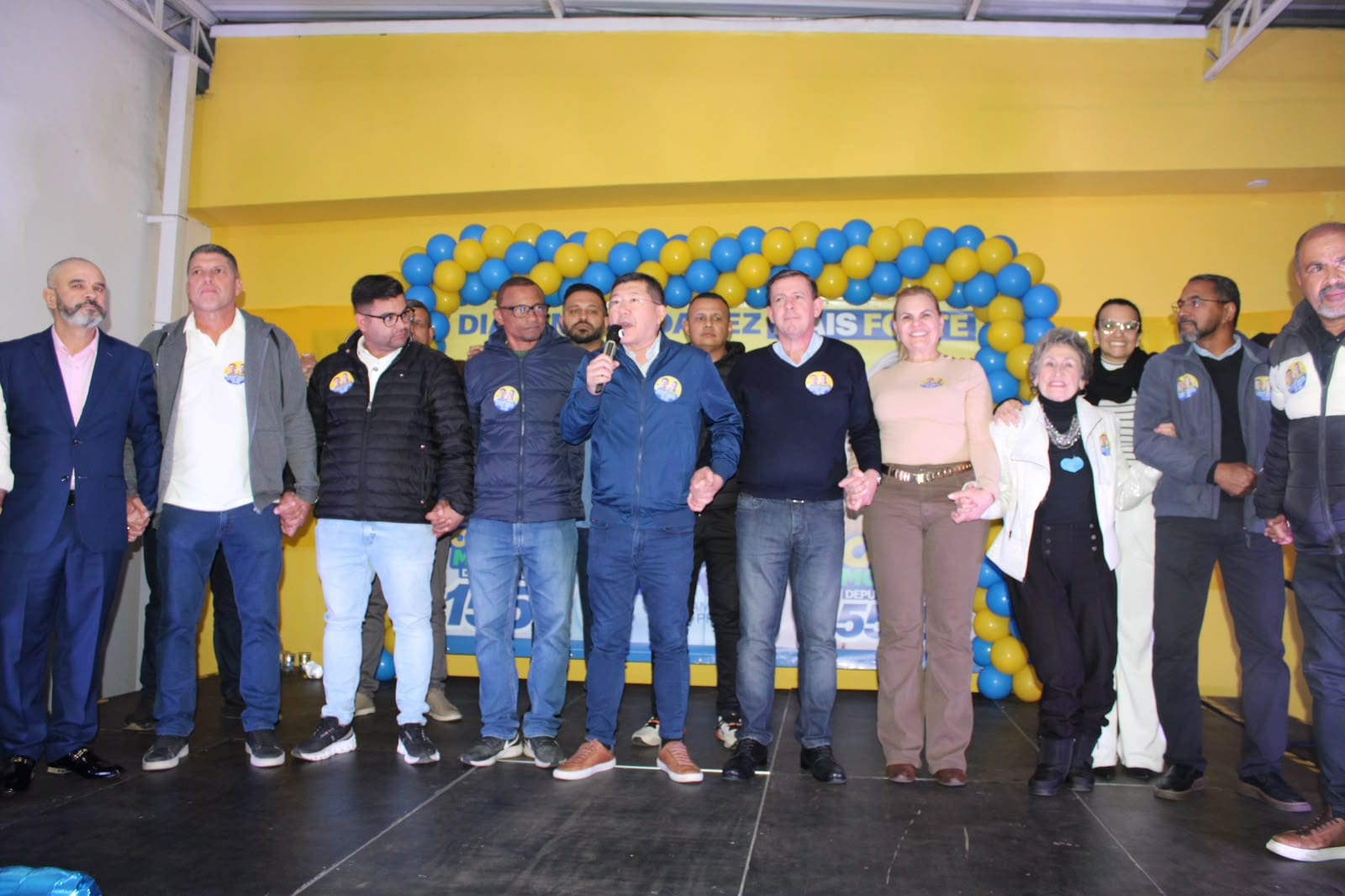 Carla e Orlando inauguram comitê em Diadema com mais de 1.000 presentes
