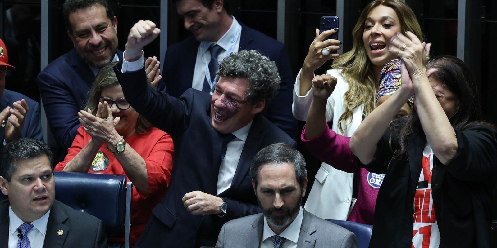 Senado aprova PEC que altera jornada de trabalho para 40 horas semanais