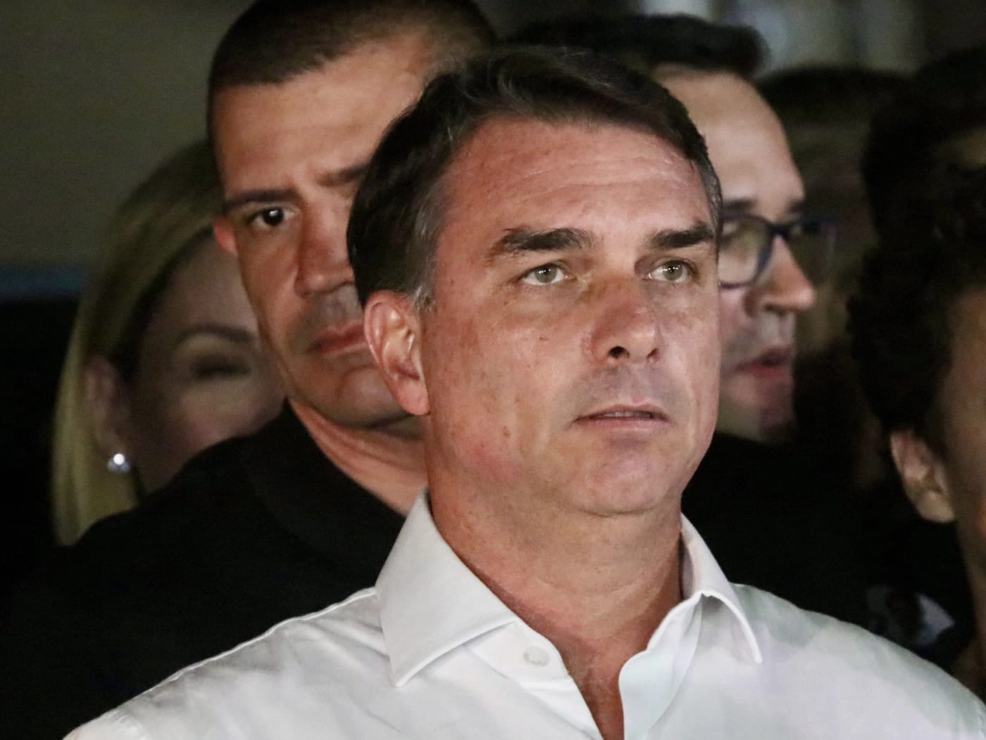 Deputados pedem apreensão do passaporte de Flávio Bolsonaro após derrota para Lula