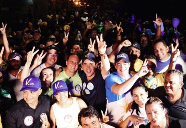 Vicentinho faz caminhada em Tocantinópolis e carreata em Darcinópolis na reta final