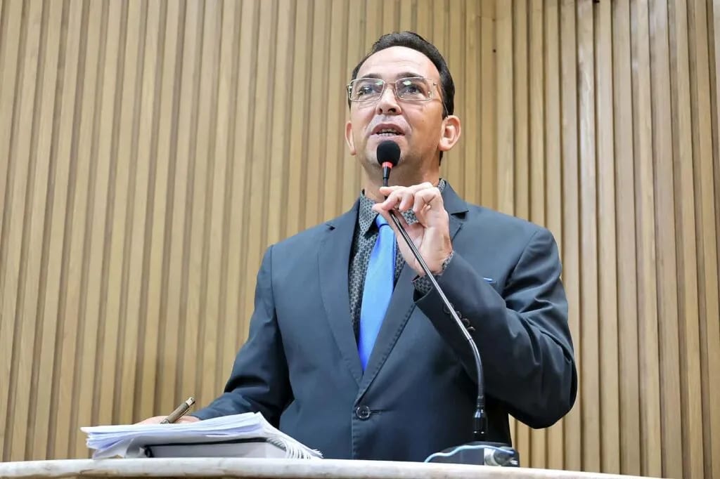 Vereador Fábio Meireles cobra Prefeitura de Aracaju por falta de sondas