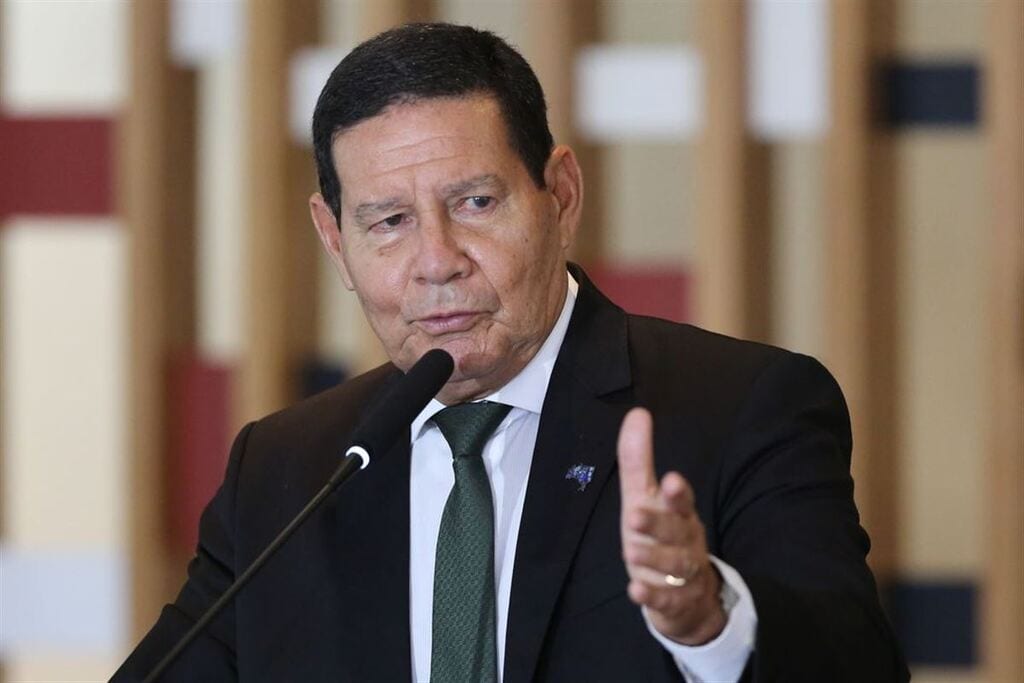 Mourão alerta que fim da escala 6x1 pode gerar desemprego e inflação