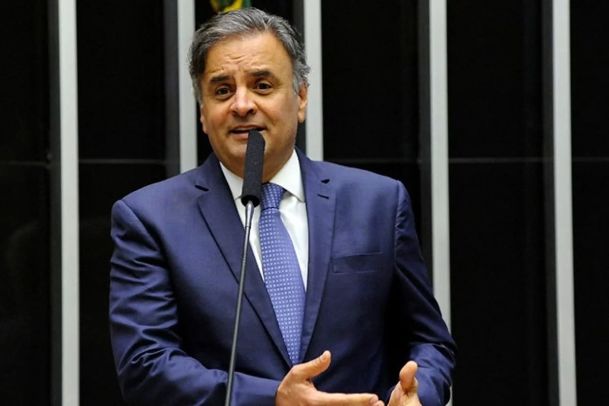 Aécio mantém decisão de não disputar o Senado