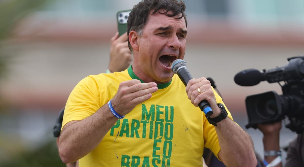 Flávio Bolsonaro confirma visita a Pernambuco em 16 de setembro