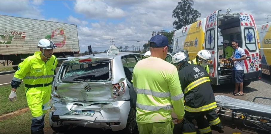 ENGENHEIRO BELTRÃO: quatro moradores ficam feridos em colisão entre carro e caminhão na PR-317