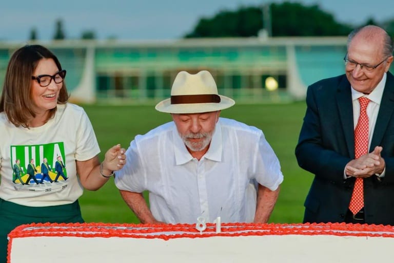 Presidente Lula celebra aniversário no Palácio da Alvorada: 'Gratidão ao povo brasileiro'