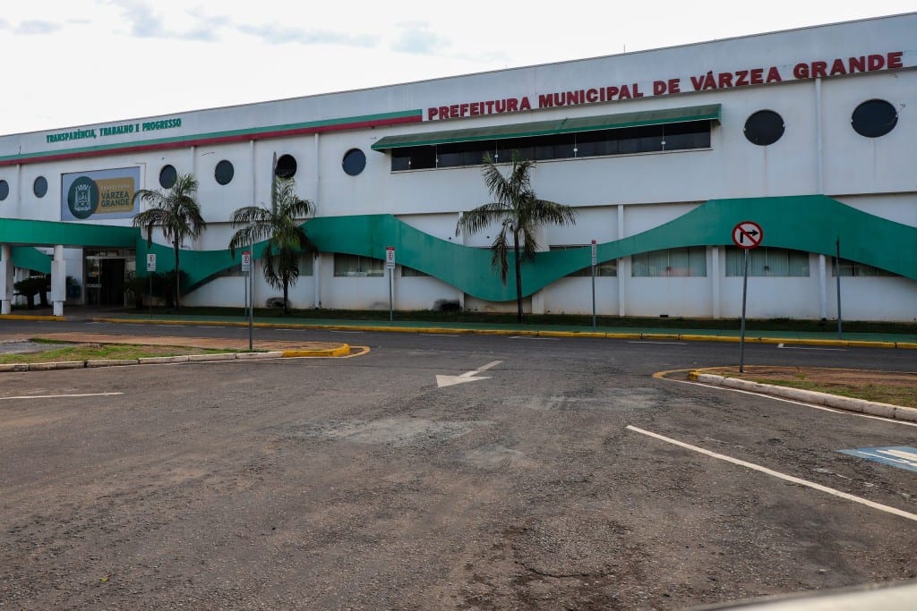 Projetos do Executivo estão parados desde 2025 e aguardam votação na Câmara de Várzea Grande