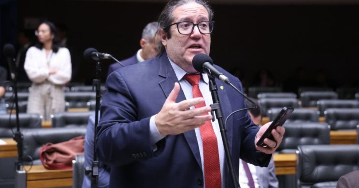 PL 2722/2026 quer reservar 1/3 da jornada CLT para planejamento docente