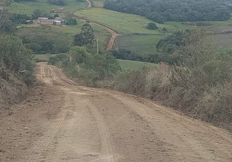 Prefeitura de Canguçu informa continuidade de serviços de manutenção nas estradas do interior