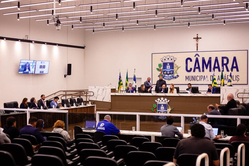Anápolis aprova lei para Prefeitura operar app de transporte e delivery