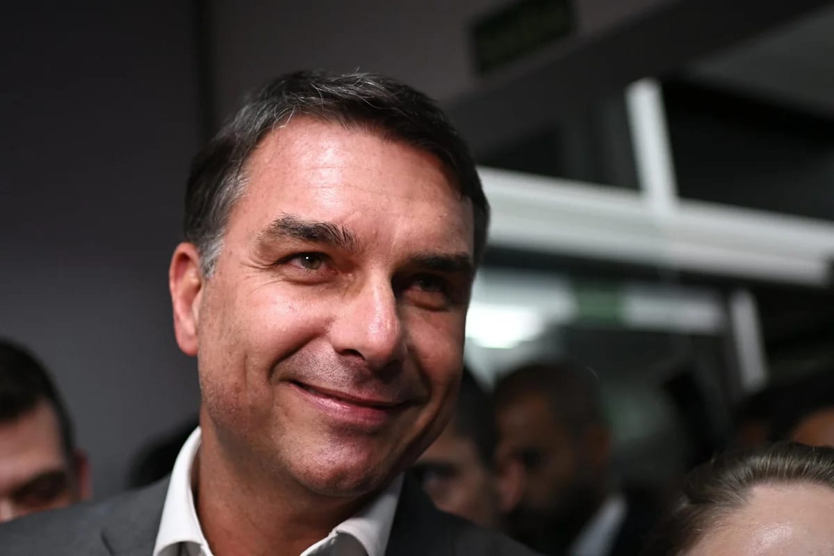 “Menos Brasília, mais BA e MA”: Flávio mira viagens e evita "já ganhou"