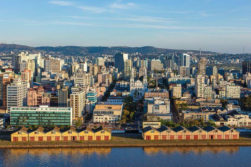Melo protocola LDO 2027 na Câmara de Porto Alegre