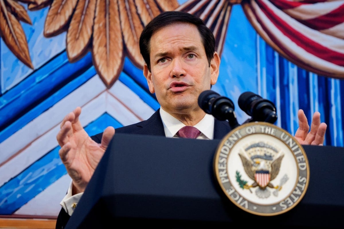Marco Rubio, secretário de Estado dos EUA, nega que país tenha ajudado Flávio Bolsonaro a fugir
